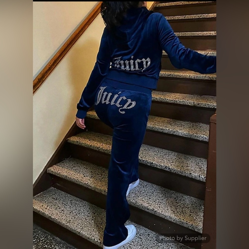 Don’t miss out beautiful tracksuit with juicy on top and bottom